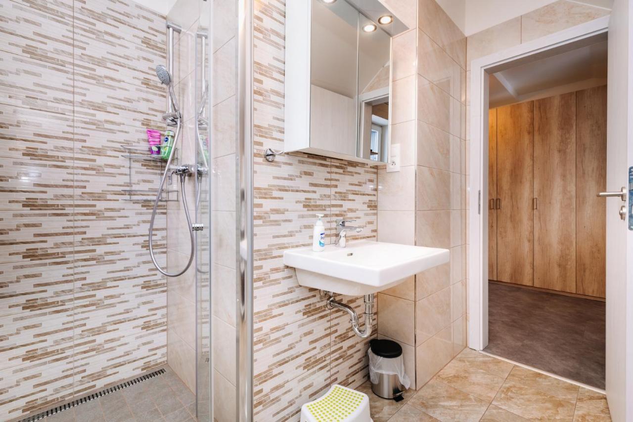Aura V By Mountain Ways Apartment Bozi Dar Luaran gambar